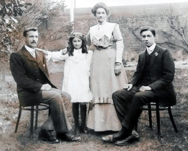 Leslie Jacob with father, mother and sister
