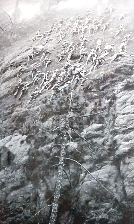 Soldiers training in mountain warfare in the Murree Hills