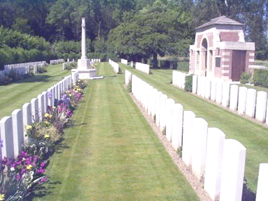 Aval Wood Military Cemetery, Vieux-Berquin